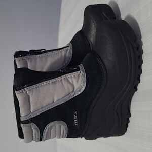 ITASCA WINTER SNOW GREY/BLACK LEATHER UPPER BOOTS size 9